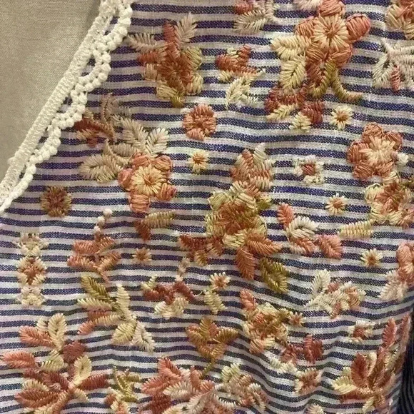 Floral Embroidered V Neck Dress size Small Pristine - Picture 10 of 11